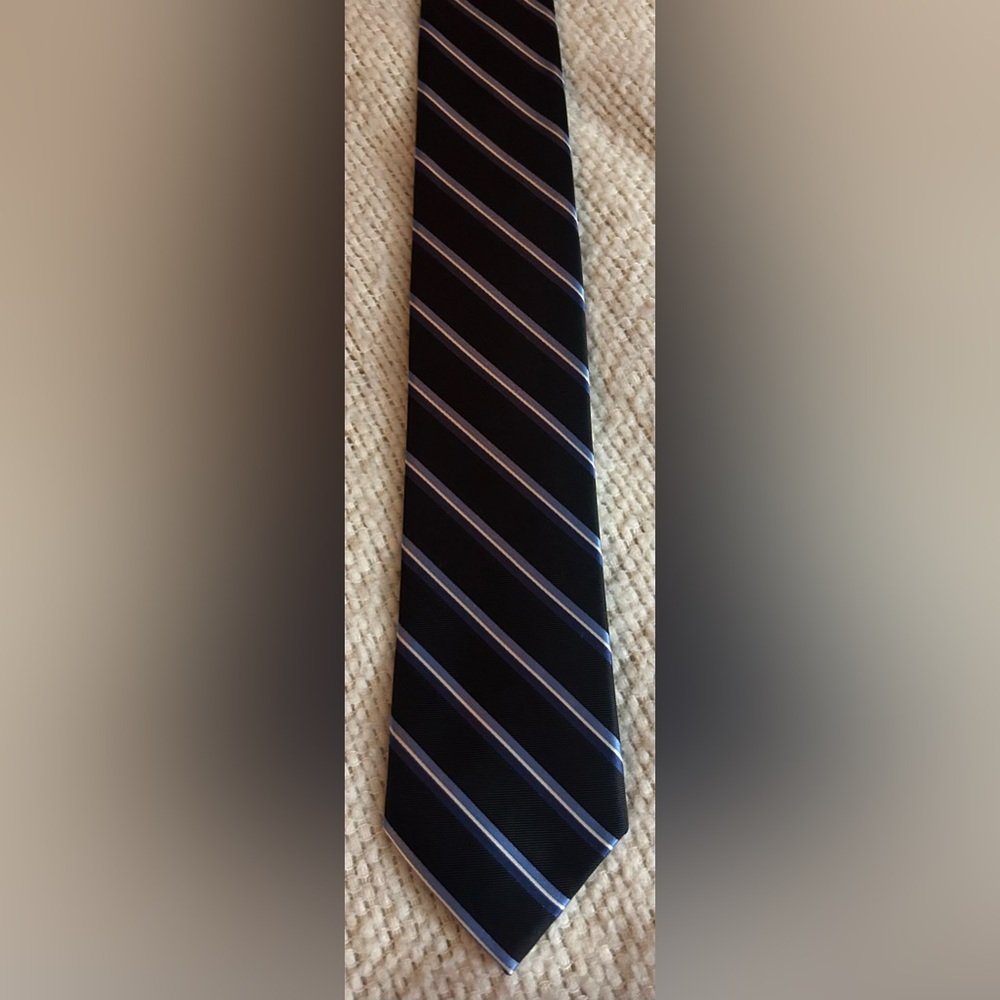 Tommy Hilfiger tie. EUC.